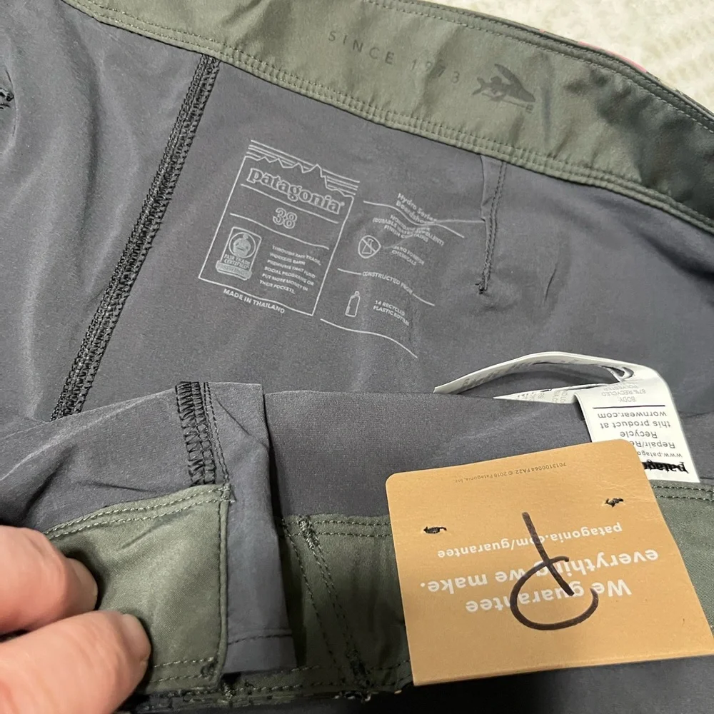 Patagonia Black and Pink Board Shorts Swimwear 38 - Picture 4 of 7